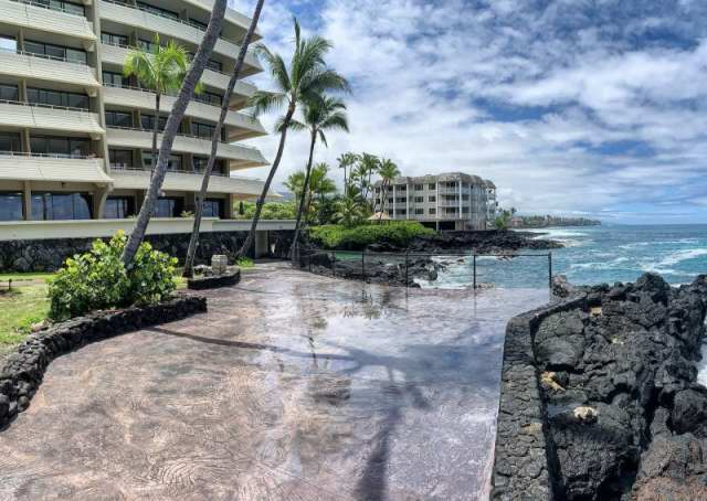 Lagoon Terrace at the Royal Kona Resort